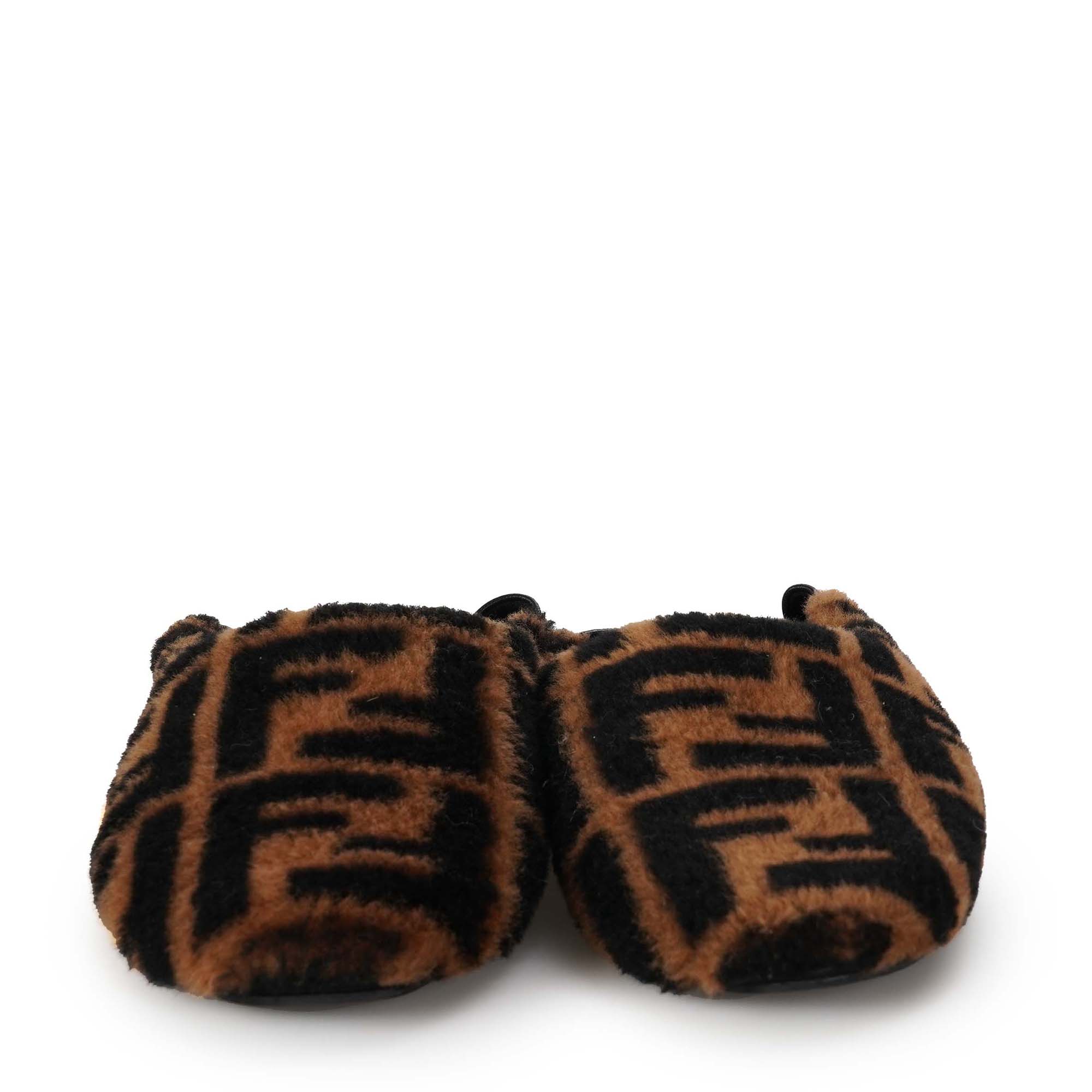 Fendi on sale fur slippers